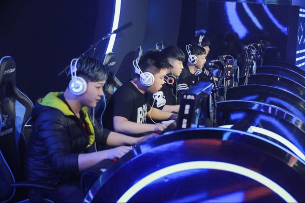 校学生进行 校学生进行